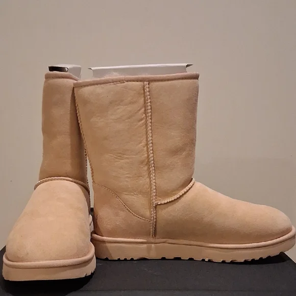 UGG Classic Short II with Amb Boots (Color: Creme) - Picture 9 of 16